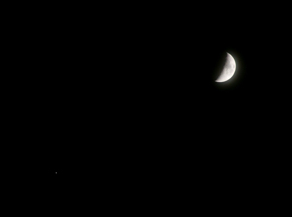 Koniunkcja Jowisz i Księżyc 23 11 2009.jpg