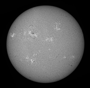 SUN_2013-05-15_12-33UT_bw.jpg