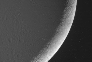 Nowe niesamowite zdjęcia Enceladusa.jpg