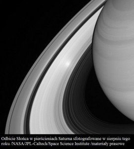 Zobacz odbicie Słońca w pierścieniach Saturna.jpg