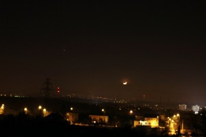 Księżyc i Jowisz idą spać do Siemianowic 09.01.2011.JPG